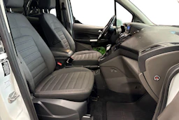 valkoinen Ford Grand Tourneo Connect 2020 kuva 11.