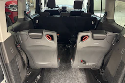 valkoinen Ford Grand Tourneo Connect 2020 kuva 19.