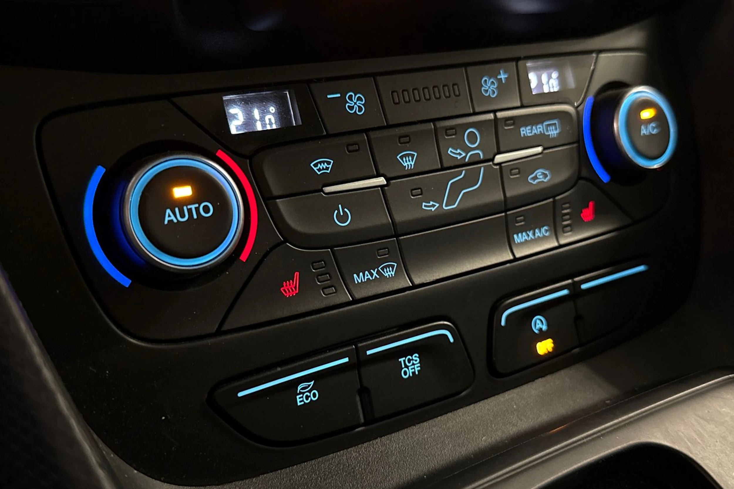 valkoinen Ford Grand Tourneo Connect 2020 kuva 28.