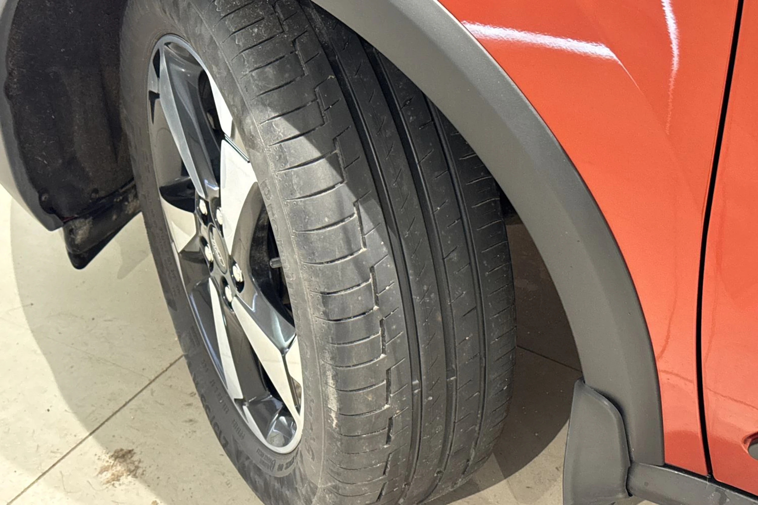 punainen Ford Grand Tourneo Connect 2021 kuva 10.