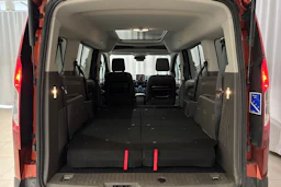 punainen Ford Grand Tourneo Connect 2021 kuva 12.
