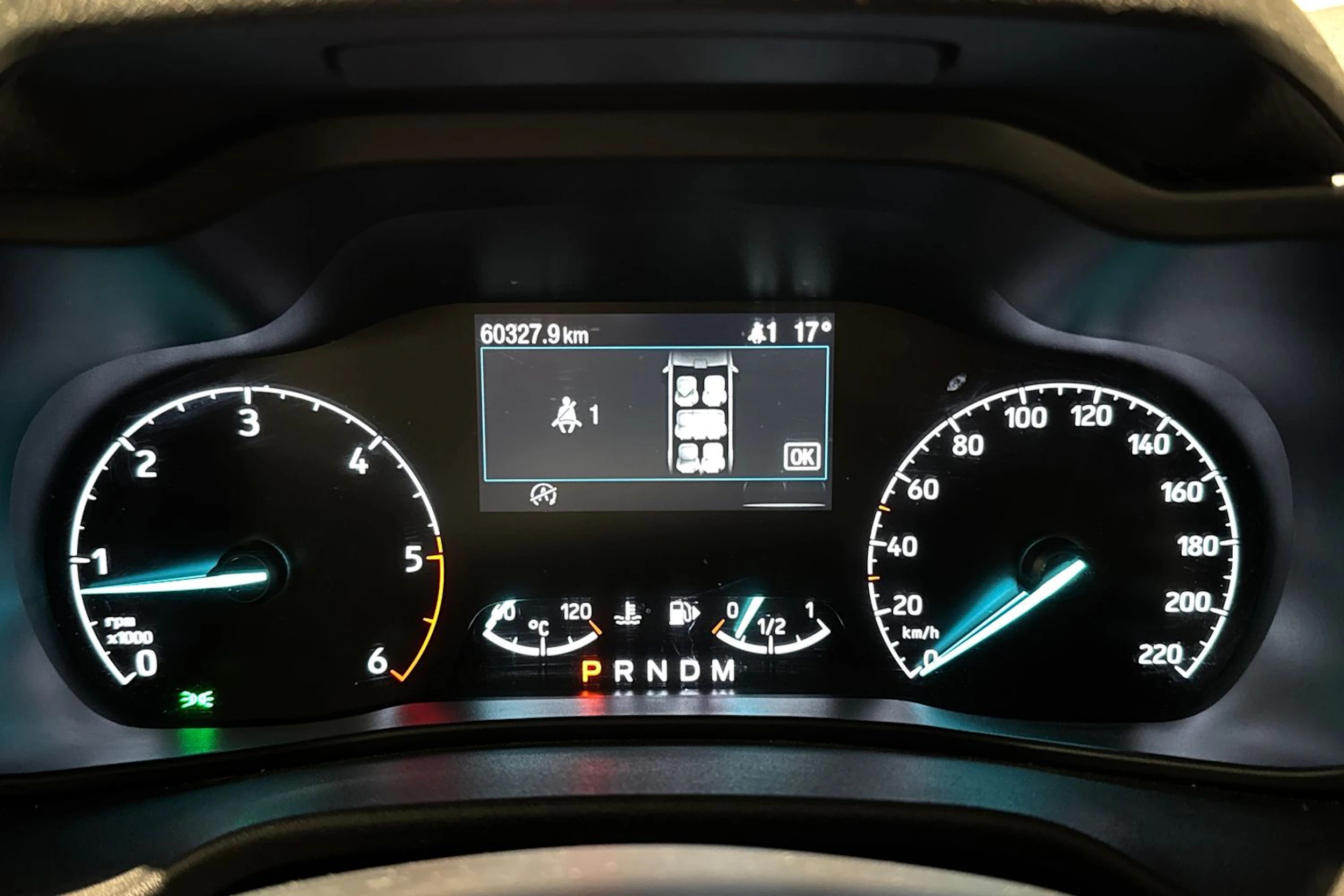 punainen Ford Grand Tourneo Connect 2021 kuva 20.