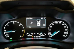 punainen Ford Grand Tourneo Connect 2021 kuva 20.