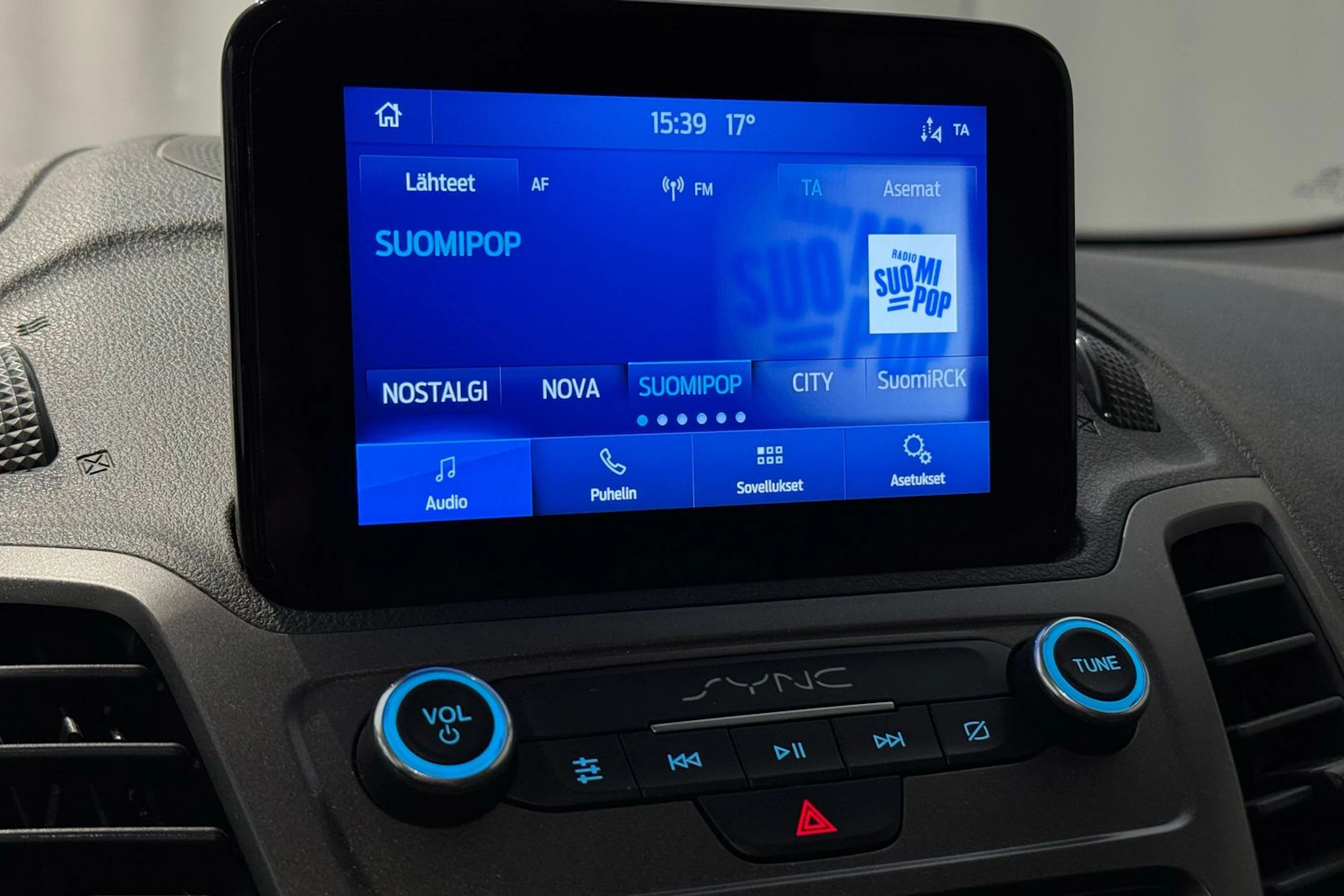 punainen Ford Grand Tourneo Connect 2021 kuva 21.