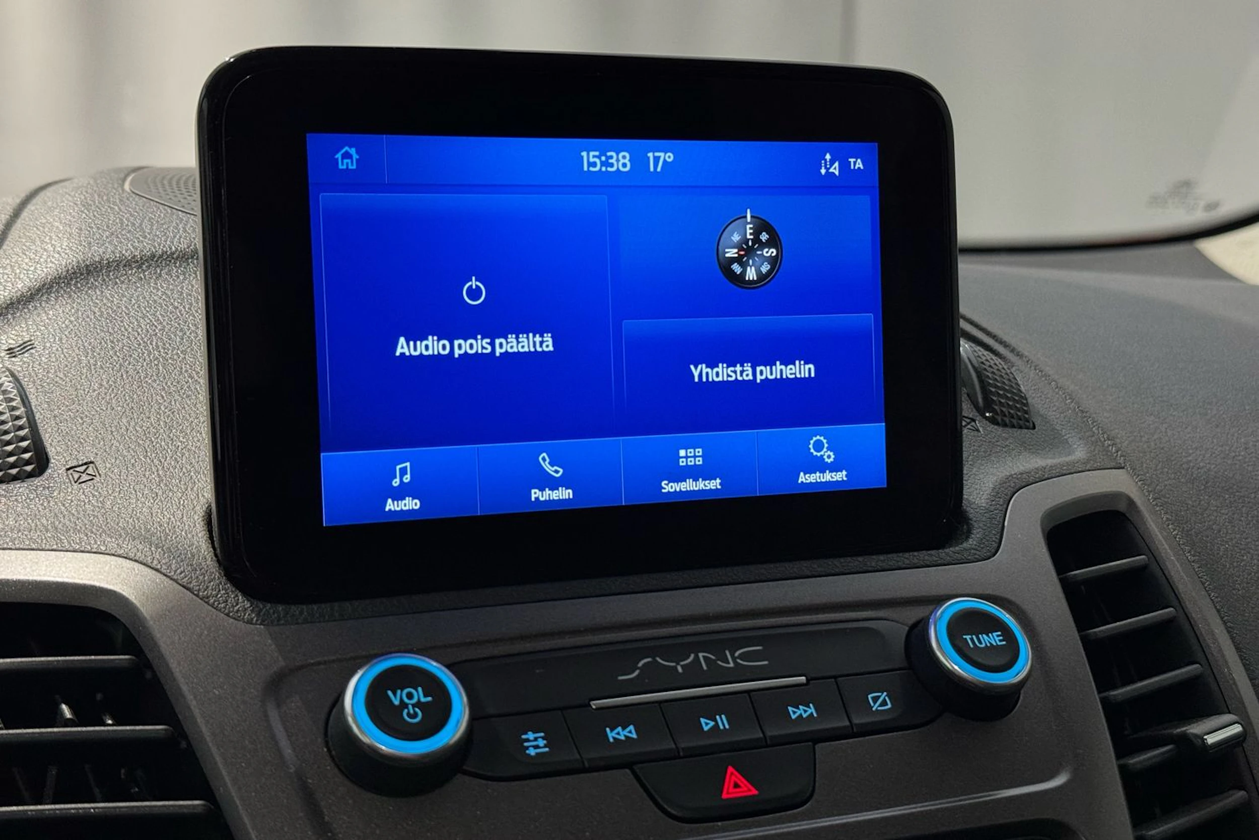 punainen Ford Grand Tourneo Connect 2021 kuva 22.