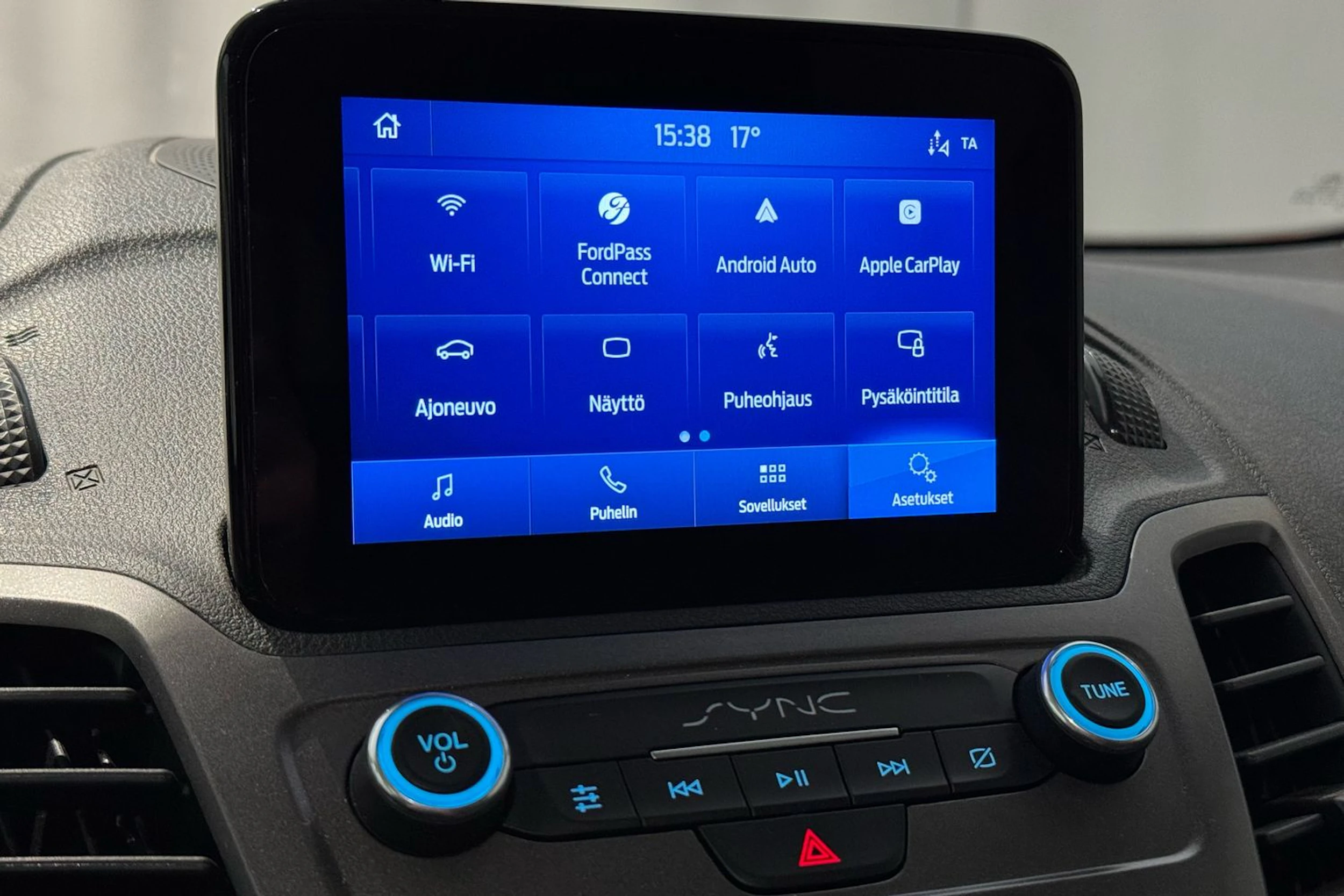 punainen Ford Grand Tourneo Connect 2021 kuva 26.