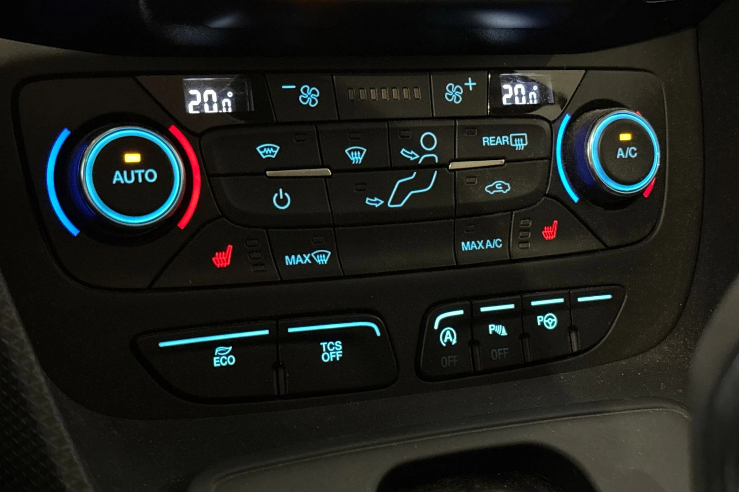 punainen Ford Grand Tourneo Connect 2021 kuva 27.