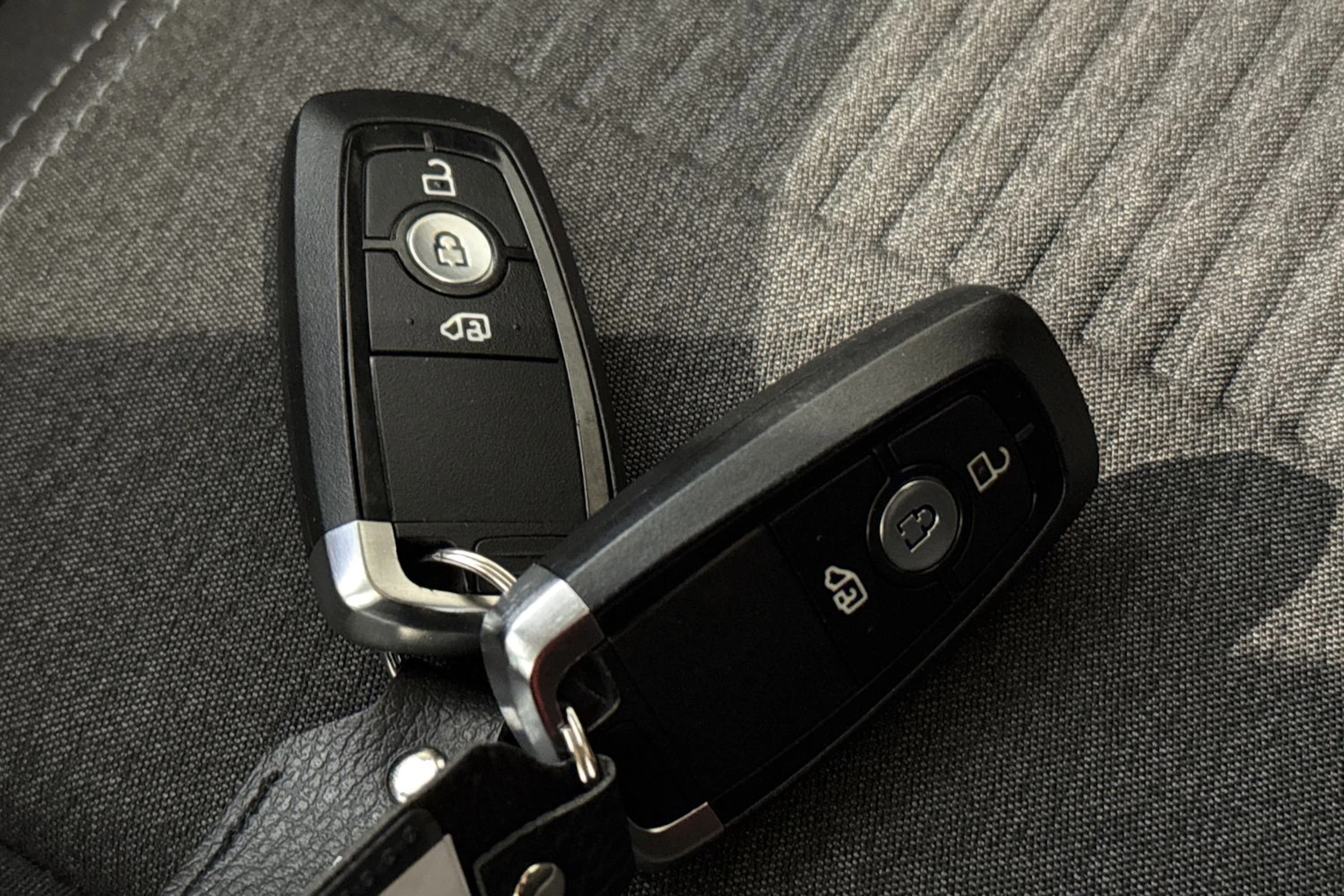 punainen Ford Grand Tourneo Connect 2021 kuva 29.
