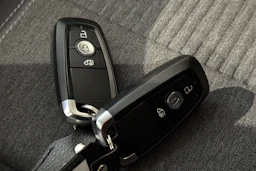 punainen Ford Grand Tourneo Connect 2021 kuva 29.