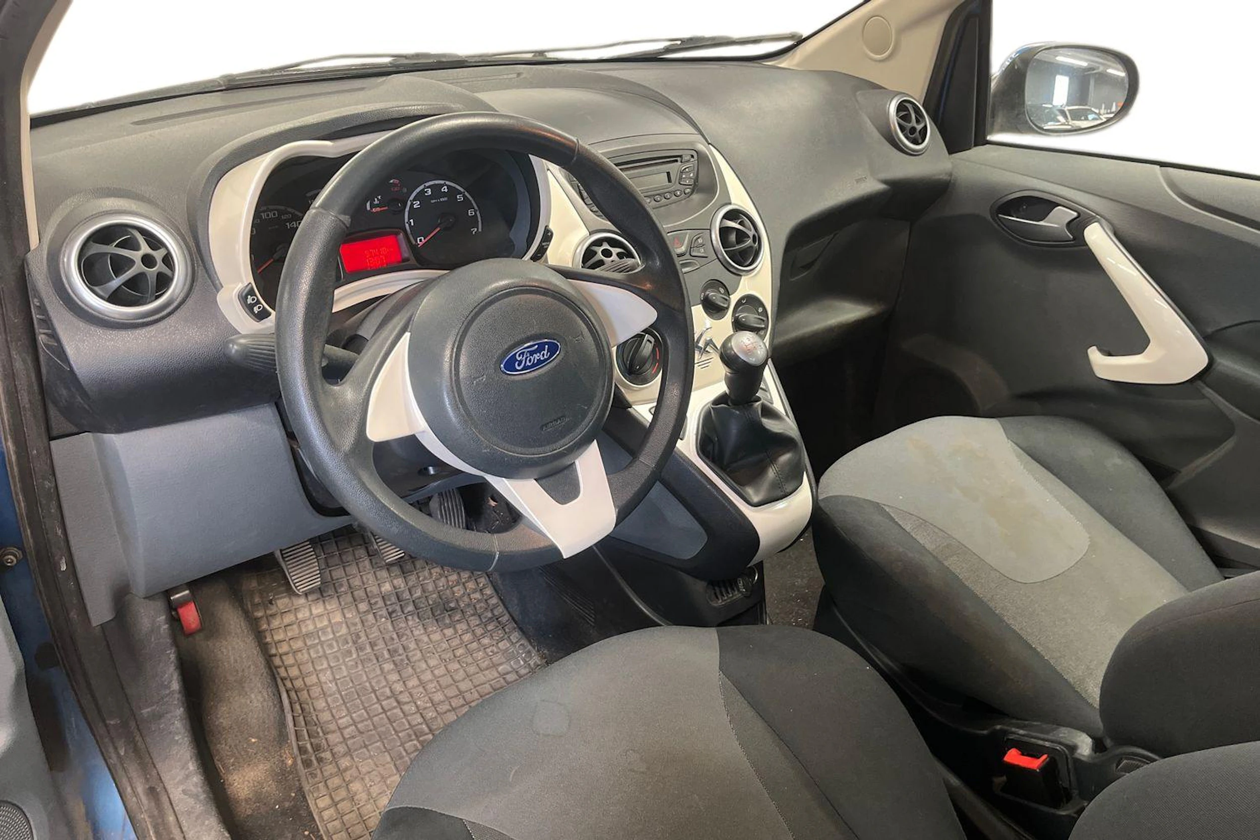 Sininen Ford KA 2009 kuva 8.