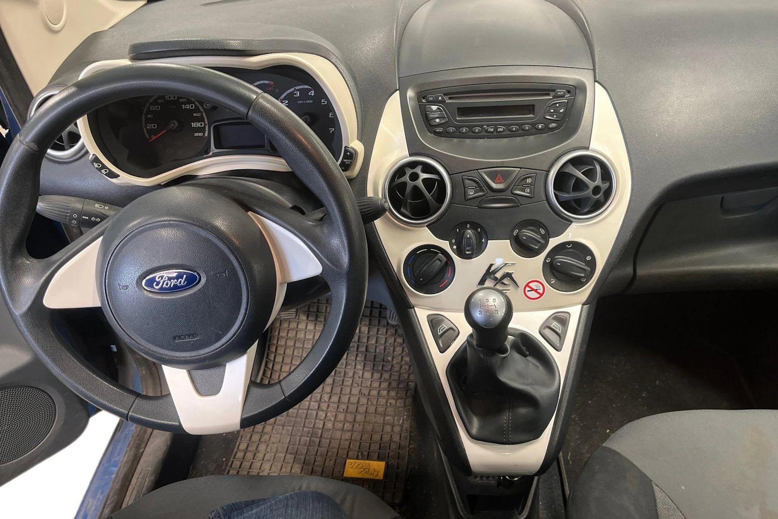 Sininen Ford KA 2009 kuva 9.