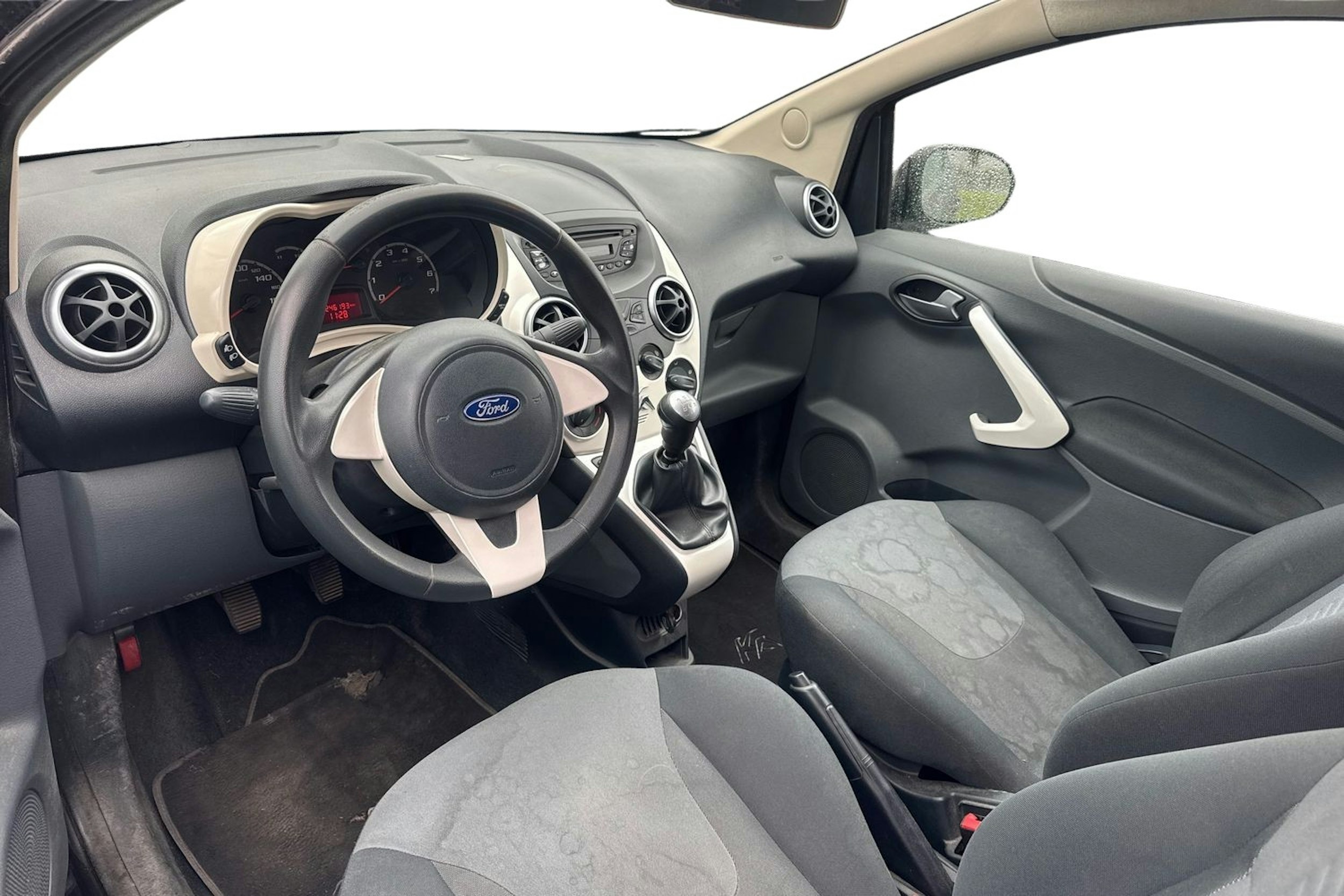 Musta Ford Ka 2009 kuva 3.