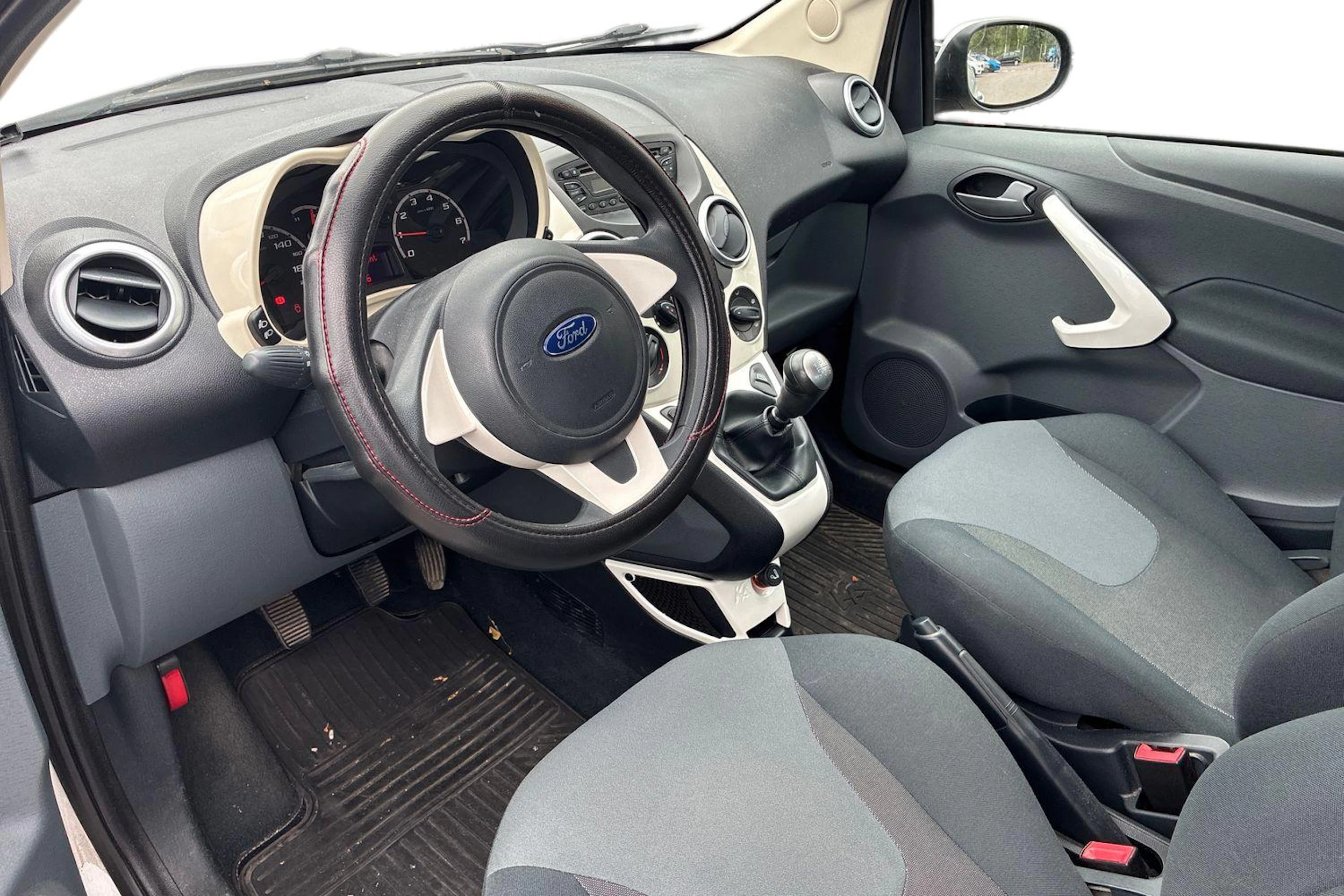 harmaa Ford Ka 2011 kuva 3.
