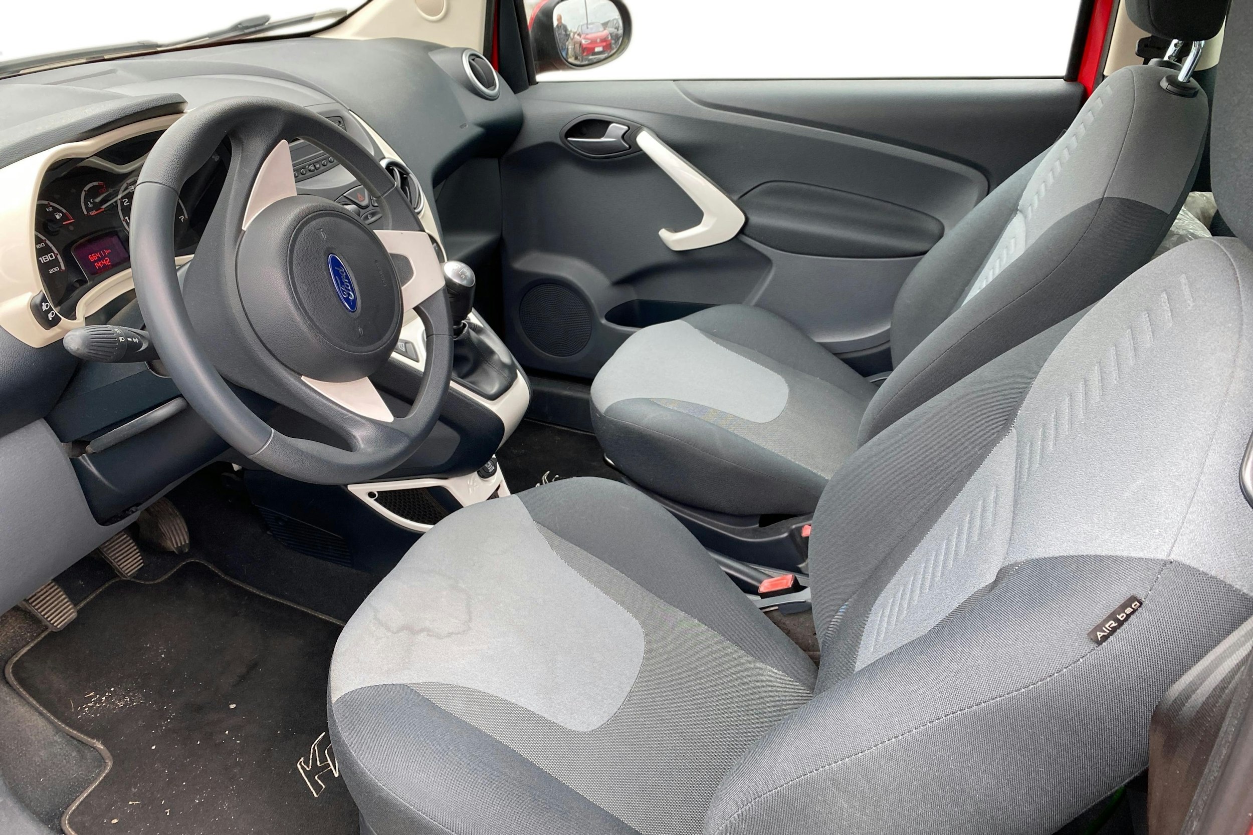 Punainen Ford KA 2014 kuva 3.