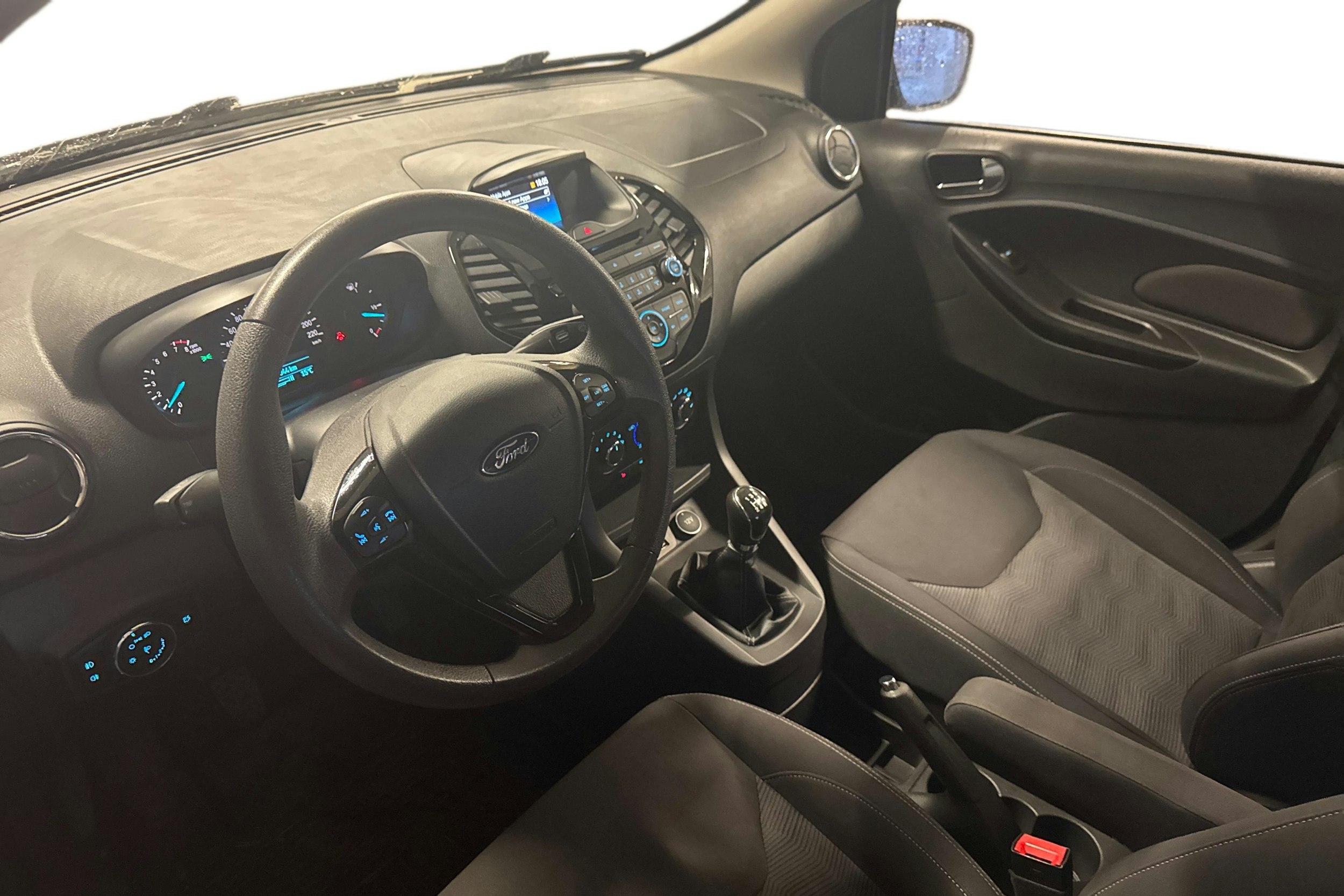 musta Ford KA+ 2017 kuva 3.