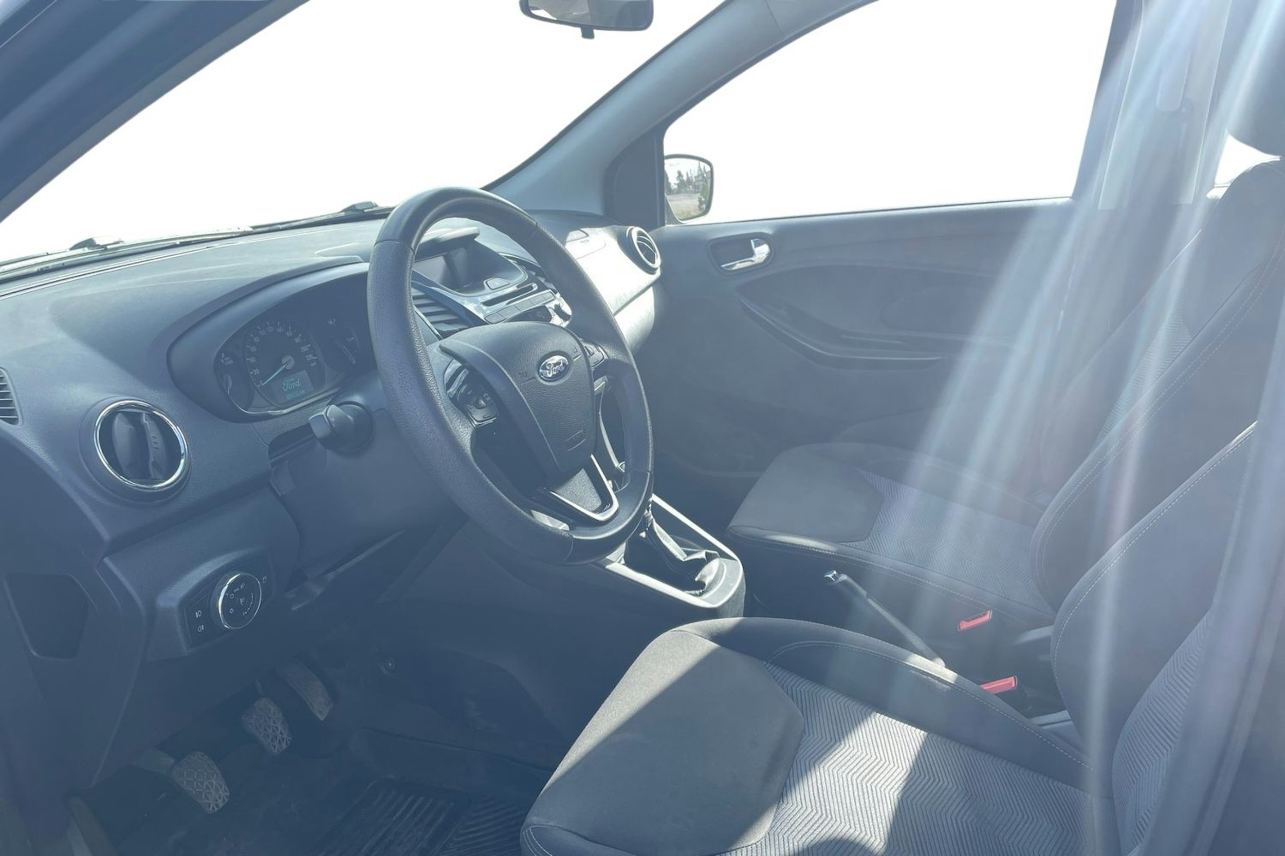 Musta Ford KA+ 2017 kuva 3.