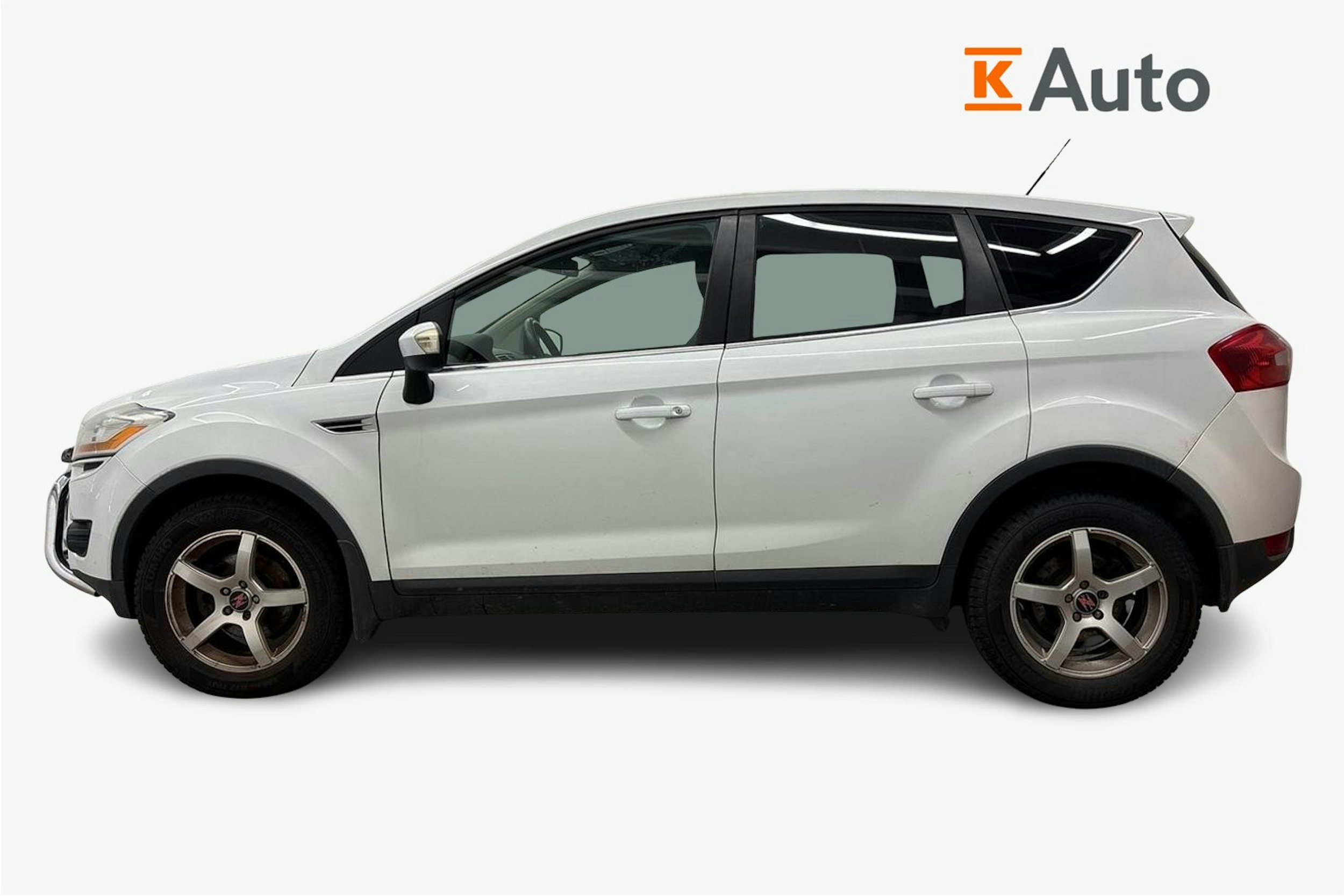 Valkoinen Ford Kuga 2010 kuva 5.