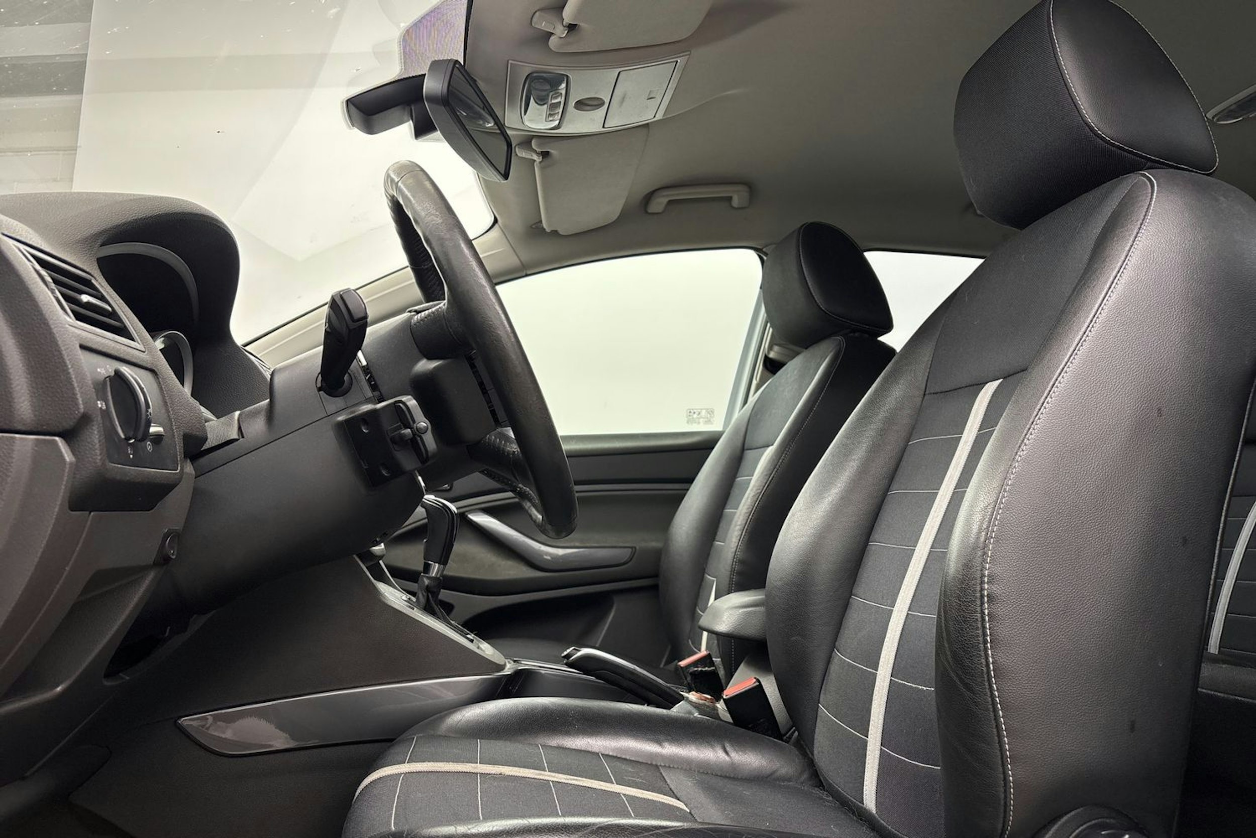 Valkoinen Ford Kuga 2010 kuva 11.