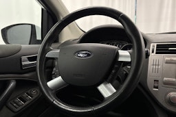 Valkoinen Ford Kuga 2010 kuva 12.
