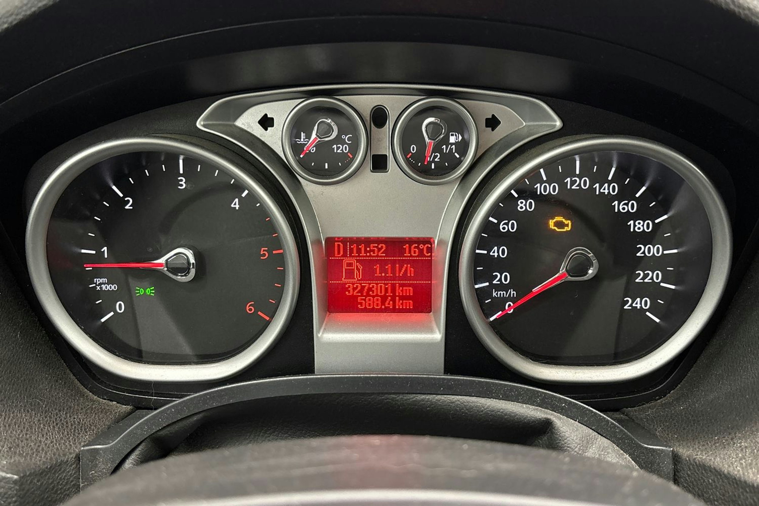 Valkoinen Ford Kuga 2010 kuva 16.