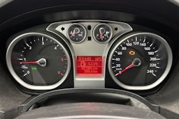 Valkoinen Ford Kuga 2010 kuva 16.