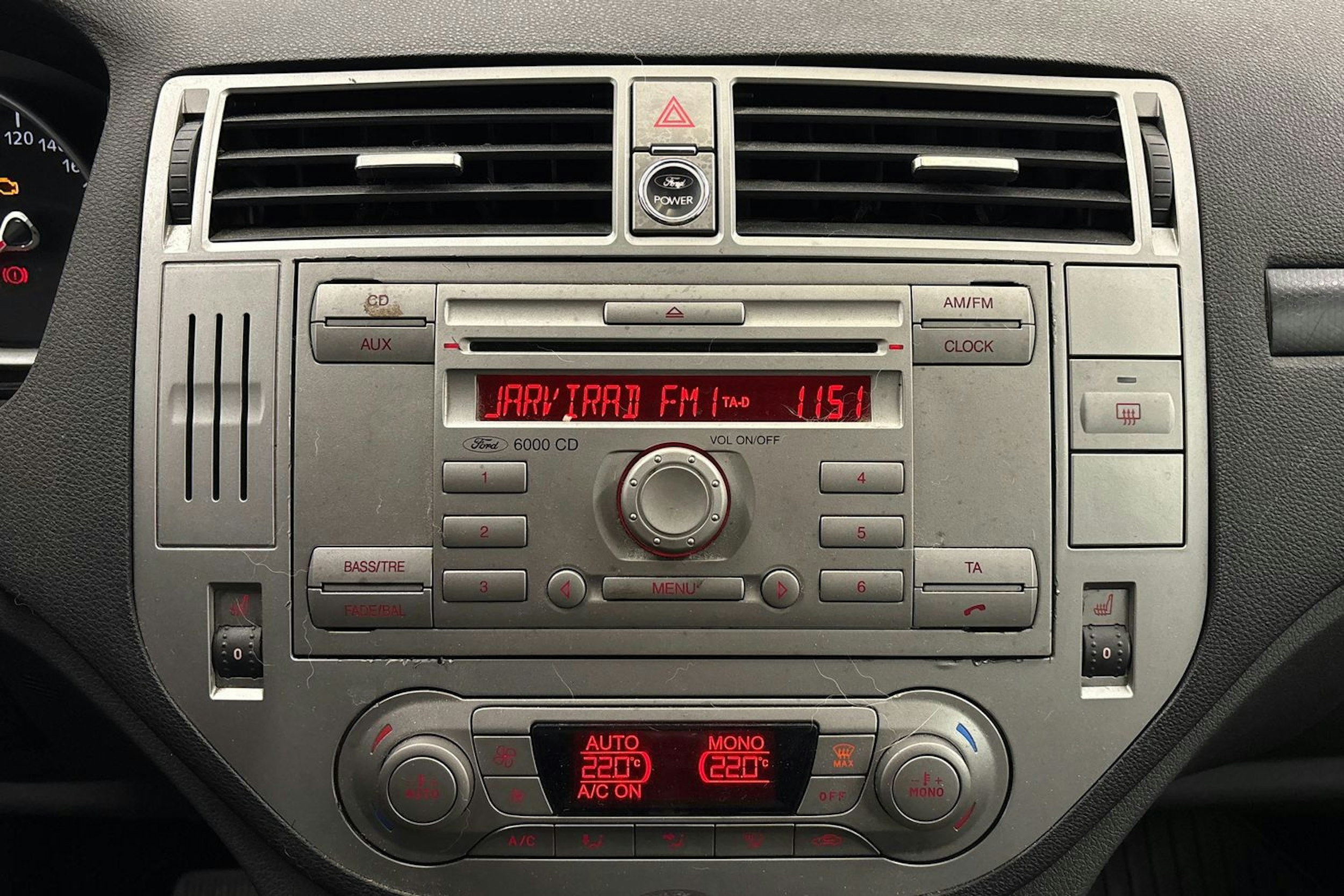 Valkoinen Ford Kuga 2010 kuva 18.