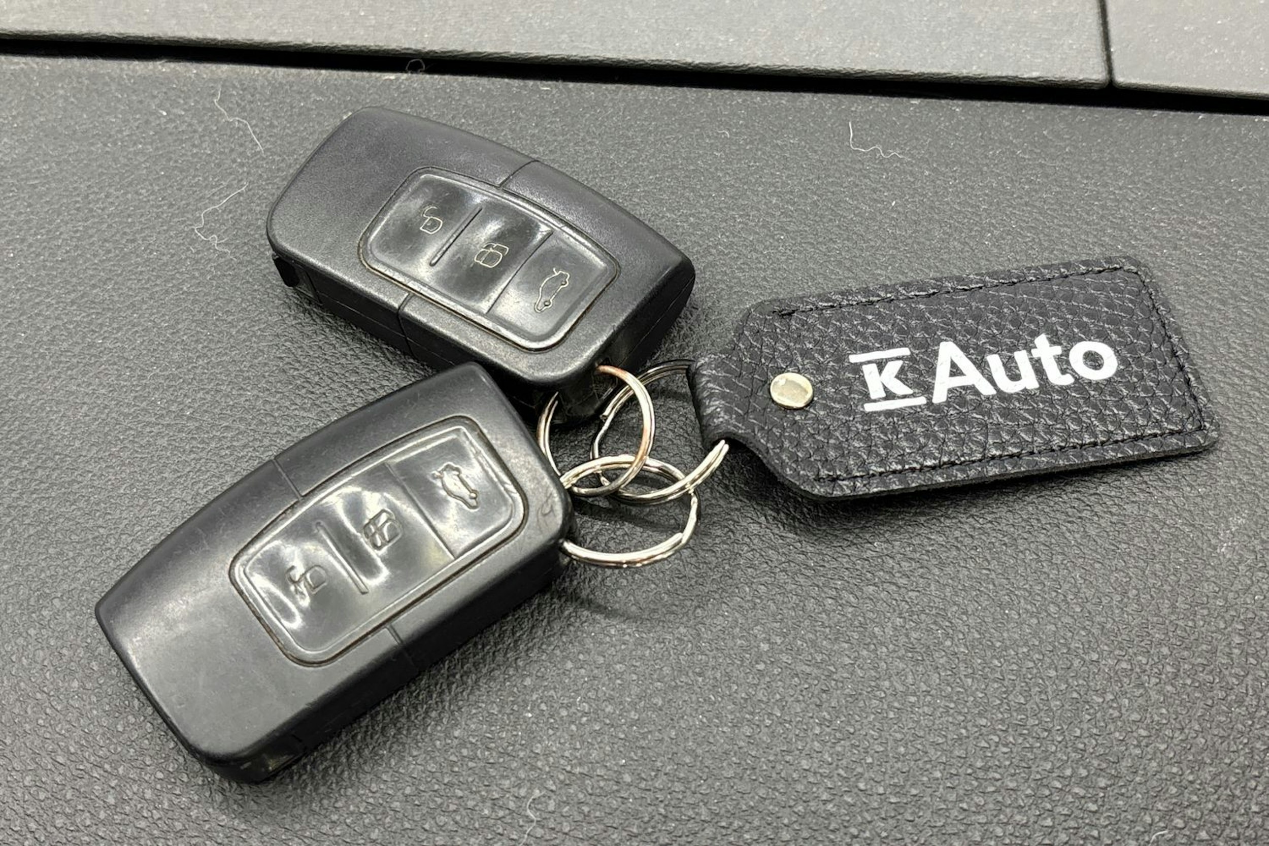 Valkoinen Ford Kuga 2010 kuva 21.