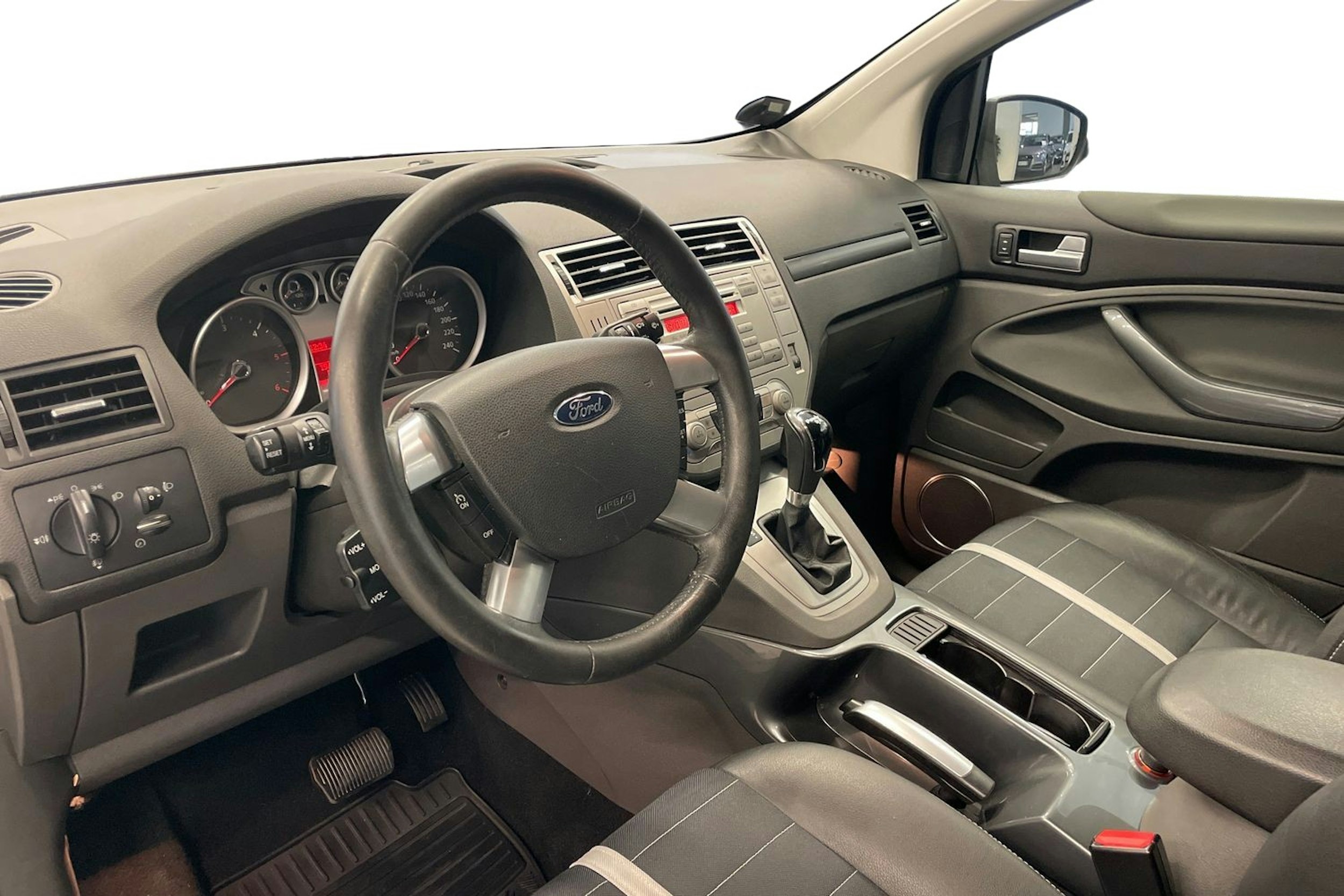 Sininen Ford Kuga 2011 kuva 7.