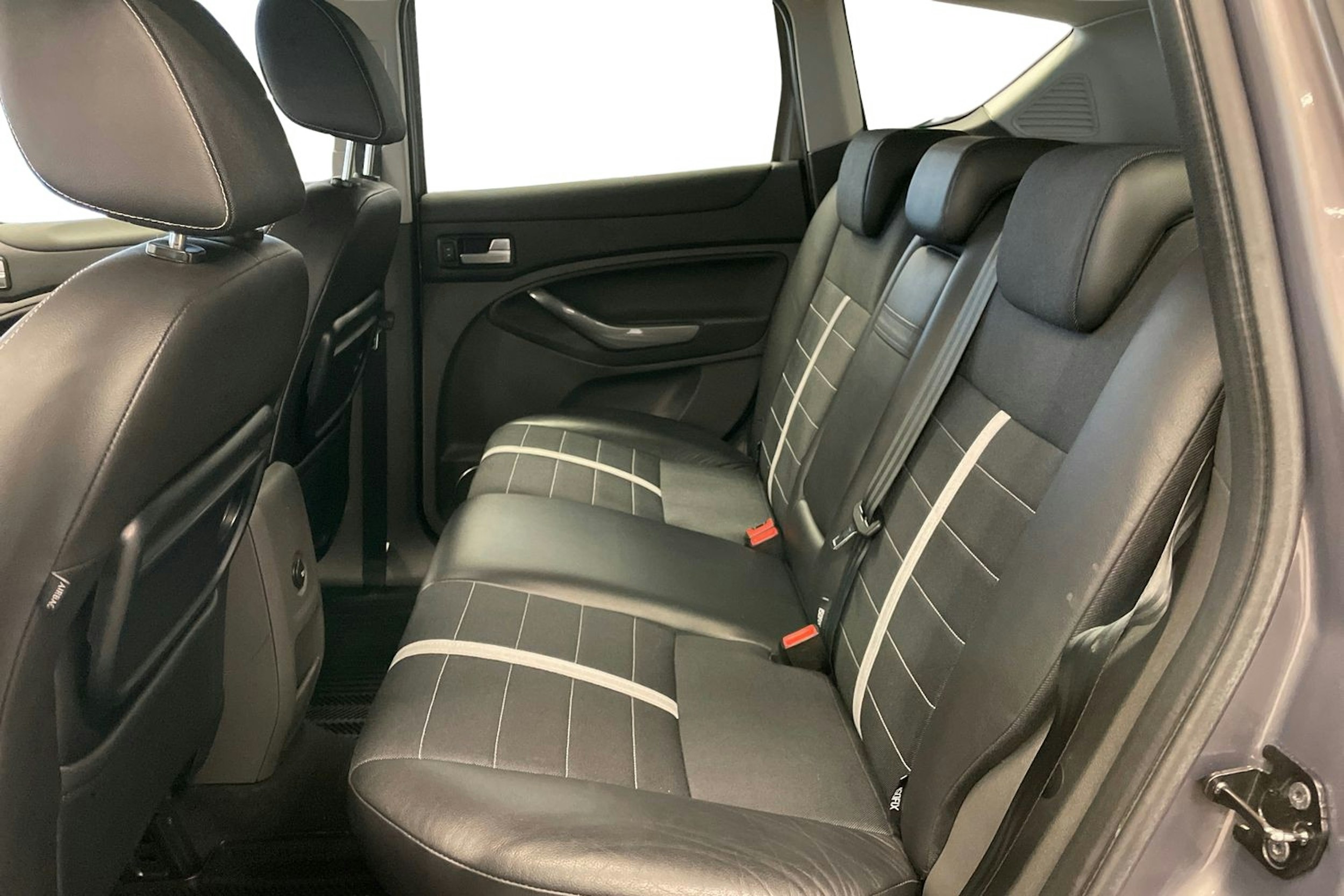 Sininen Ford Kuga 2011 kuva 10.