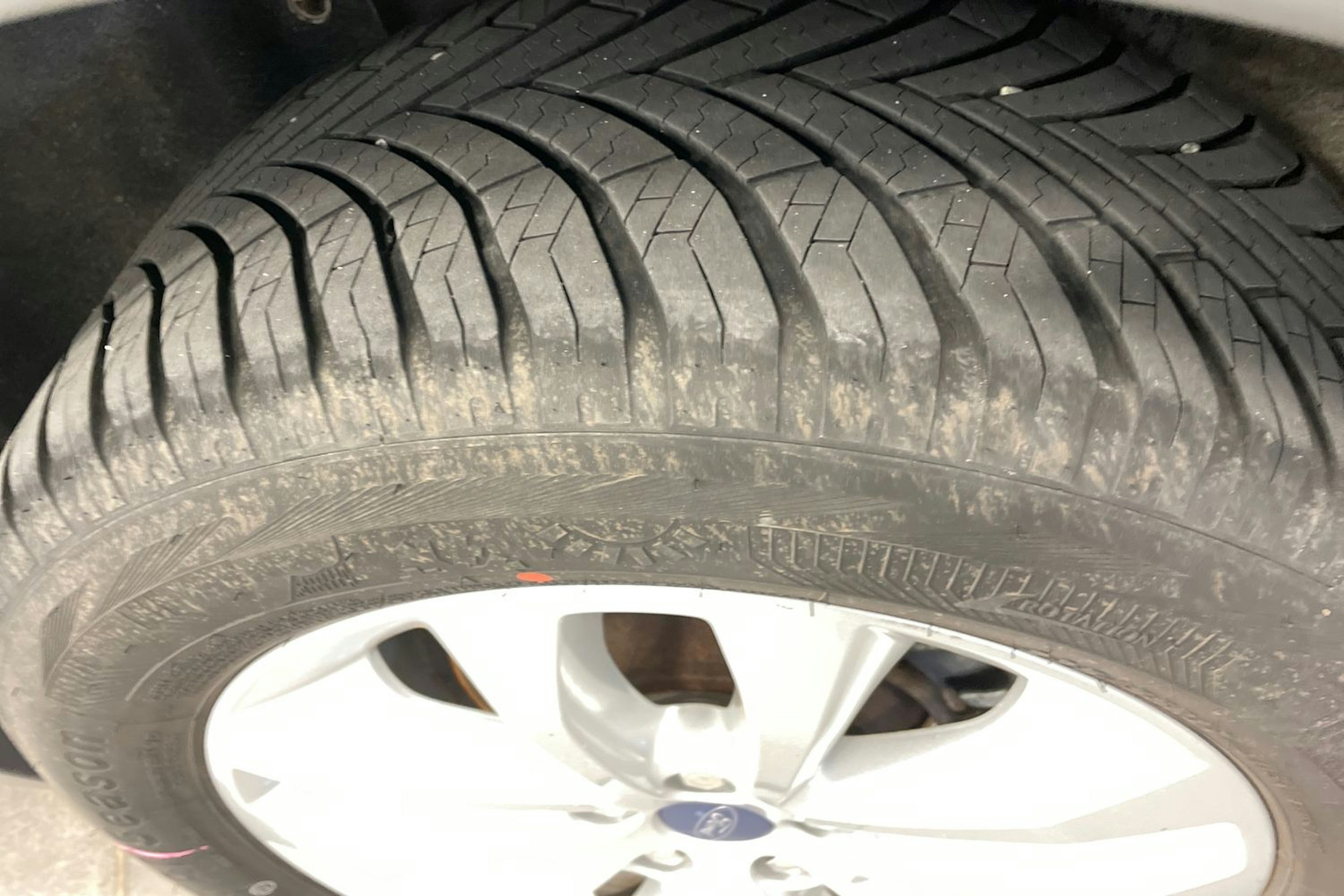 Sininen Ford Kuga 2011 kuva 13.