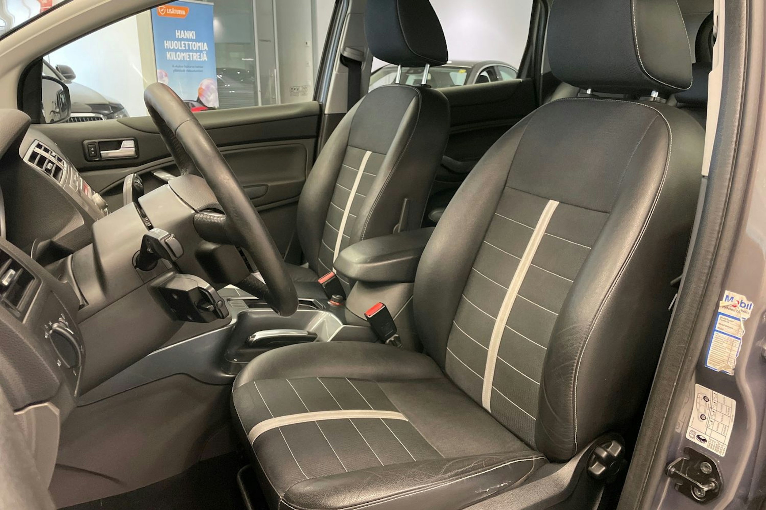 Sininen Ford Kuga 2011 kuva 17.