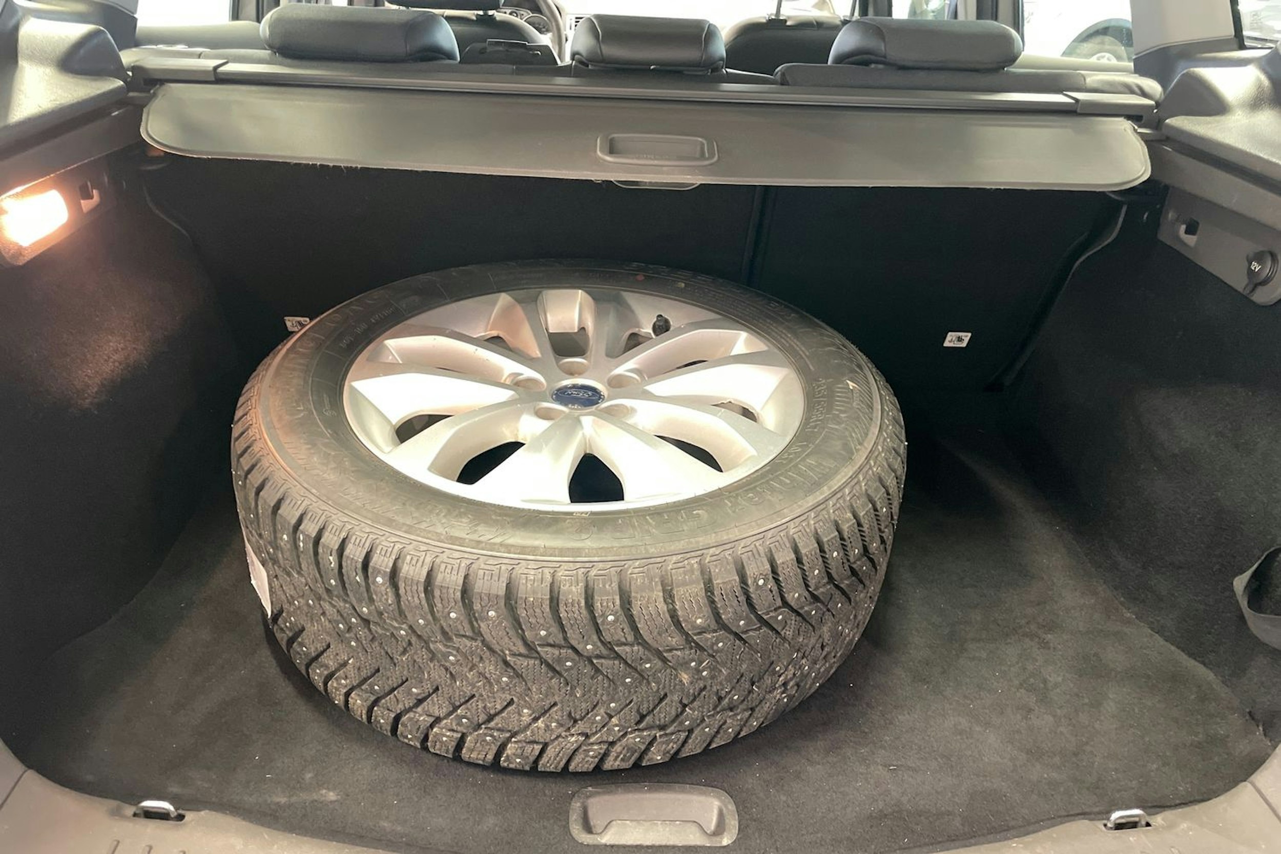Sininen Ford Kuga 2011 kuva 18.