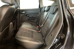 musta Ford Kuga 2013 kuva 10.