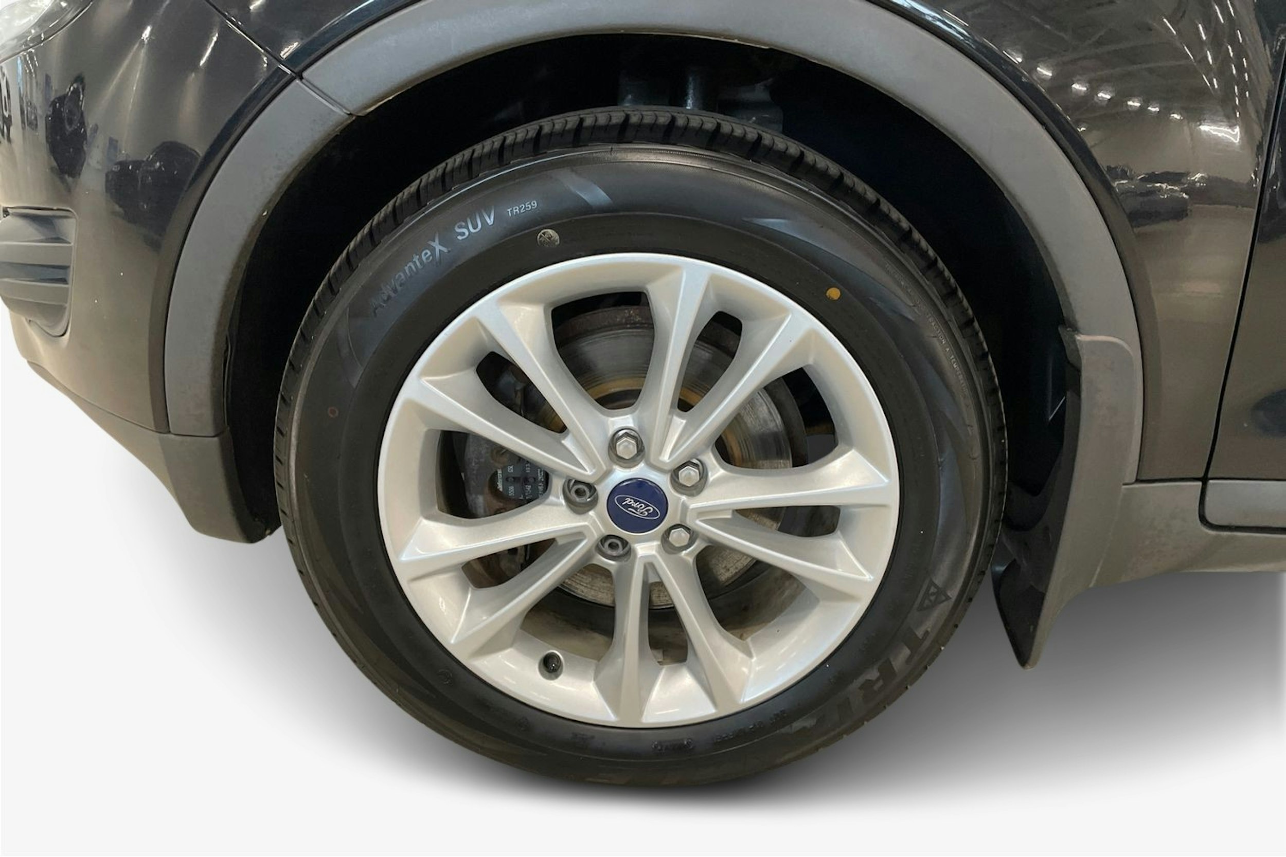 musta Ford Kuga 2013 kuva 11.
