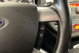 musta Ford Kuga 2013 kuva 16.