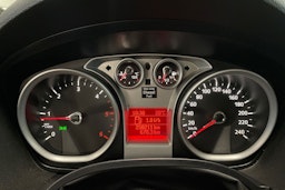 musta Ford Kuga 2013 kuva 19.
