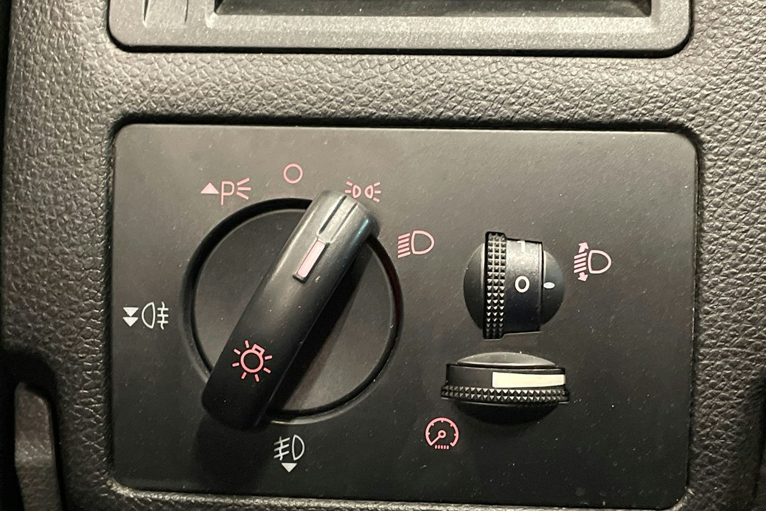 musta Ford Kuga 2013 kuva 20.