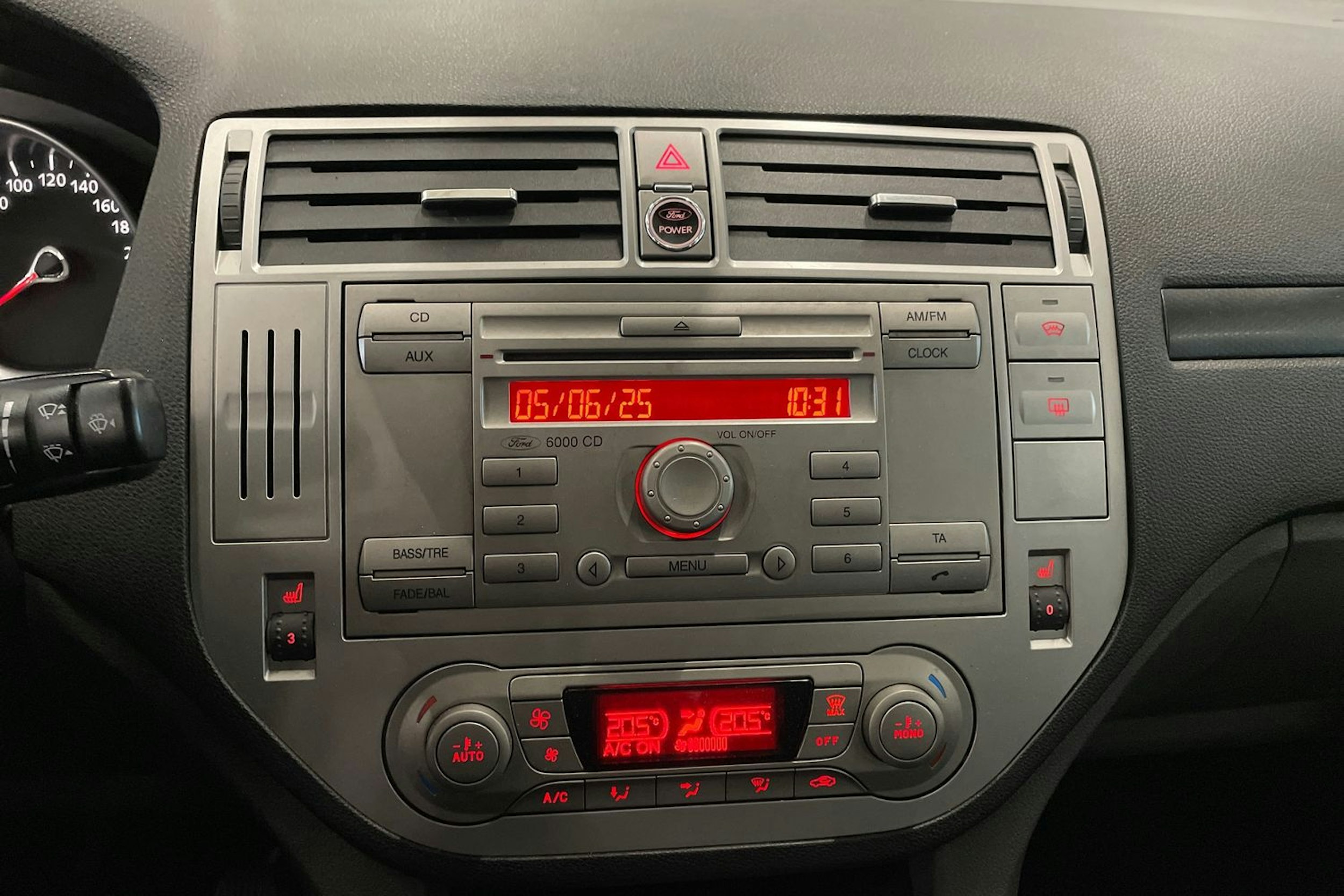 musta Ford Kuga 2013 kuva 21.