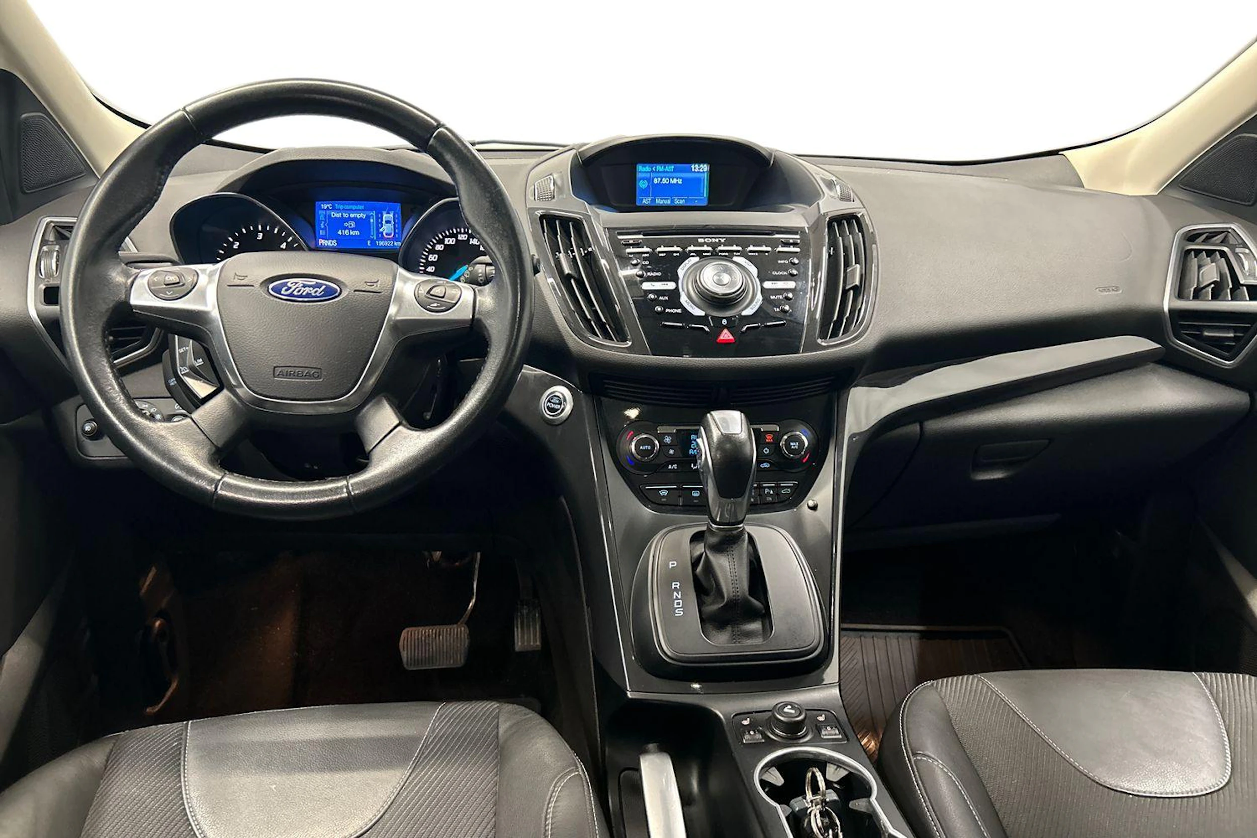 ruskea (beige) Ford Kuga 2013 kuva 7.