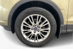 ruskea (beige) Ford Kuga 2013 kuva 9.