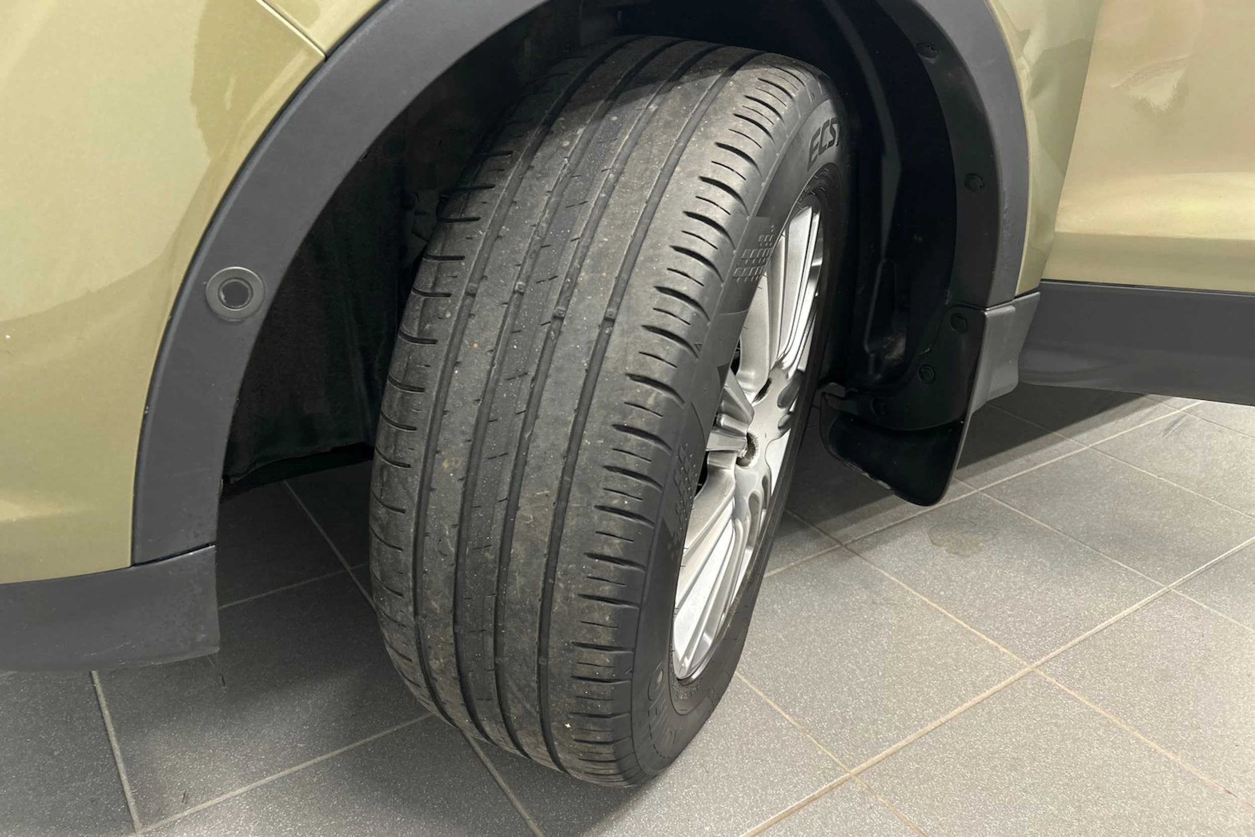 ruskea (beige) Ford Kuga 2013 kuva 10.