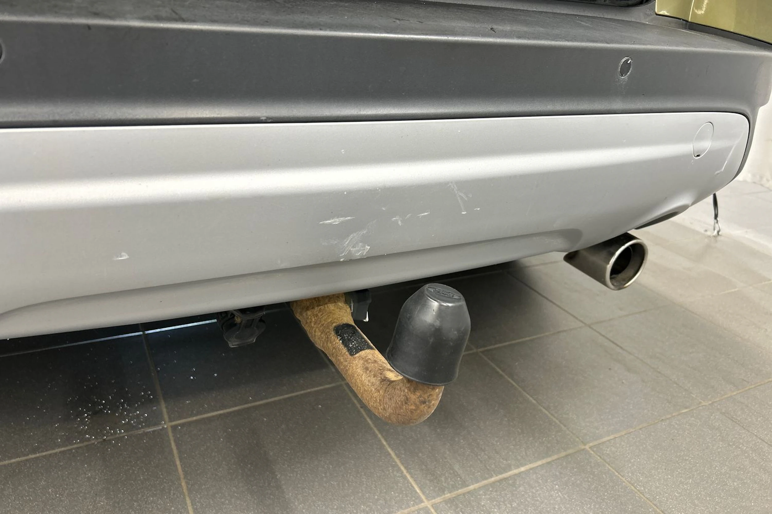 ruskea (beige) Ford Kuga 2013 kuva 13.