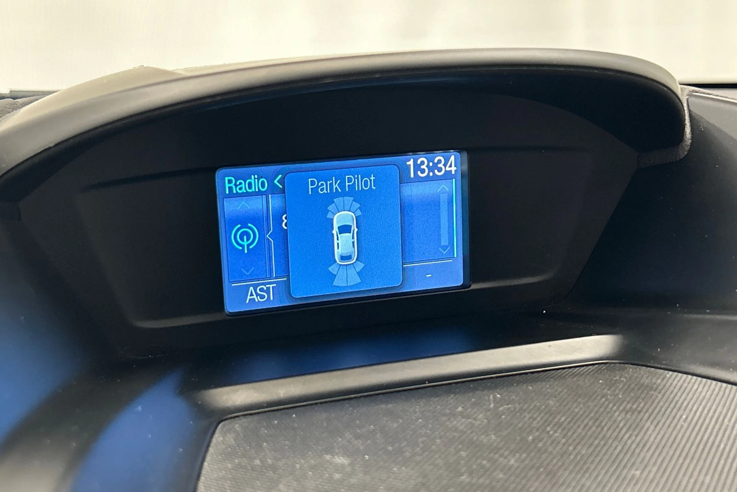 ruskea (beige) Ford Kuga 2013 kuva 22.