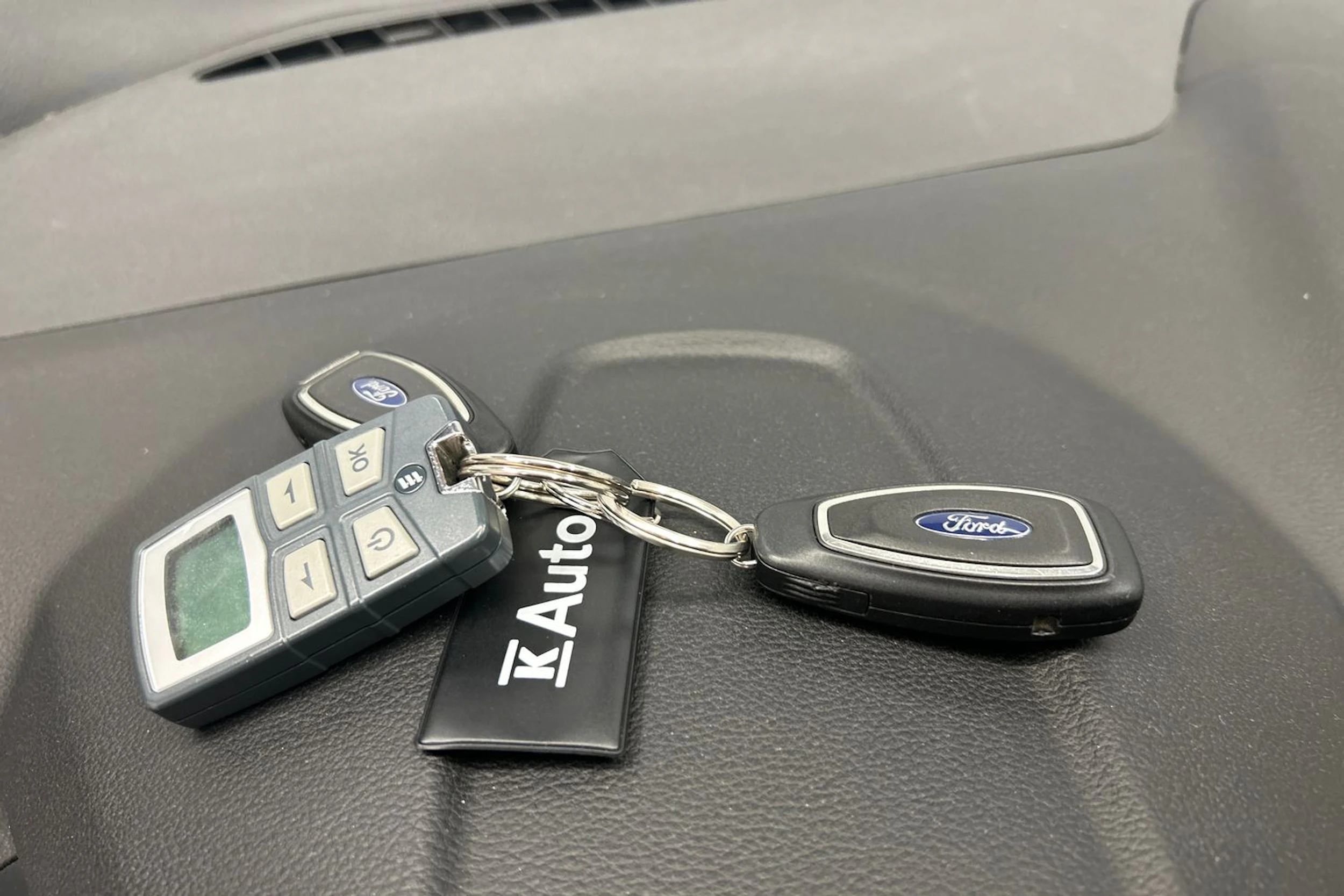 ruskea (beige) Ford Kuga 2013 kuva 26.