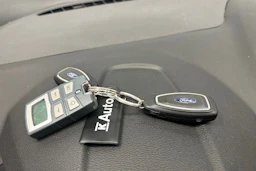 ruskea (beige) Ford Kuga 2013 kuva 26.