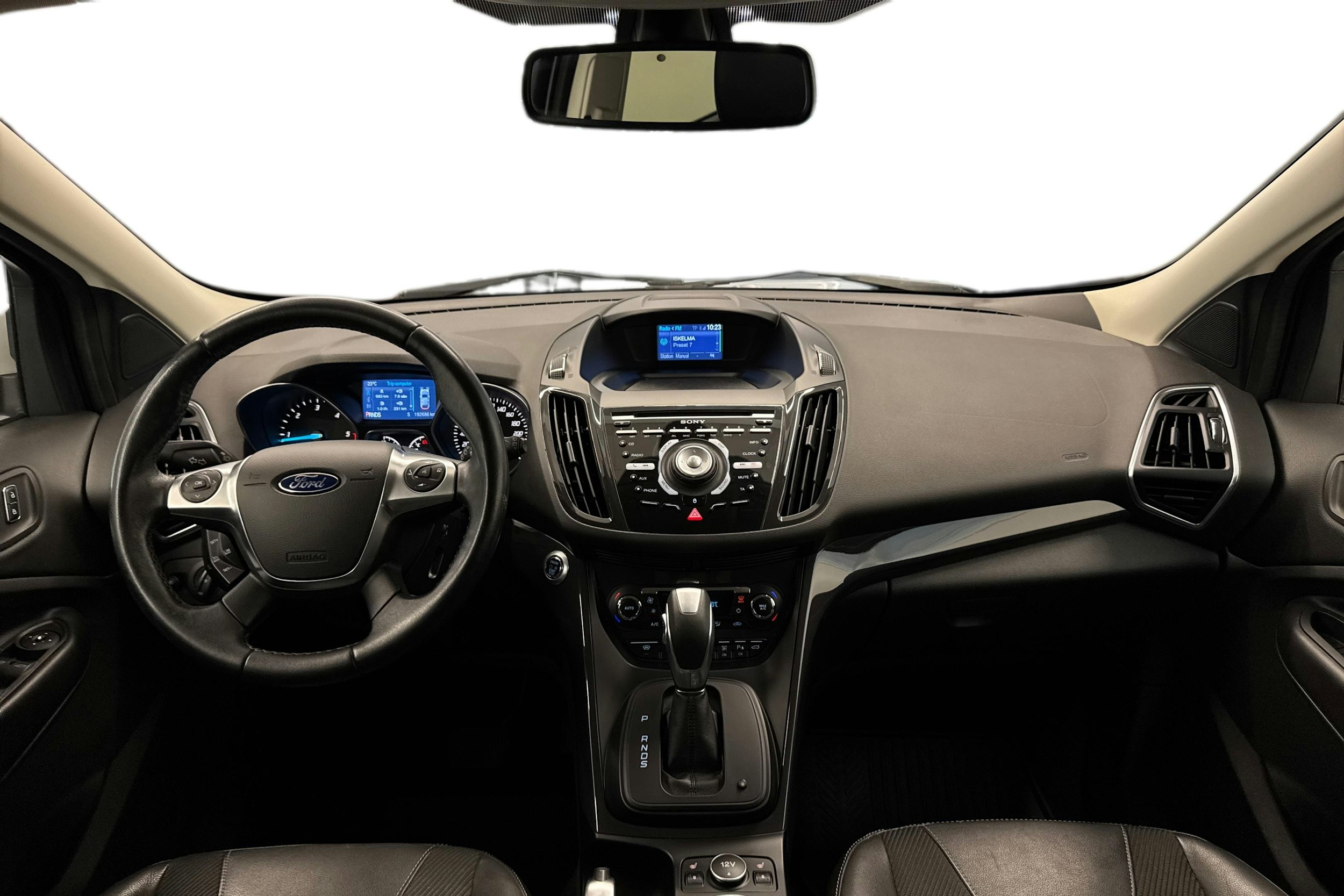 valkoinen Ford Kuga 2014 kuva 9.