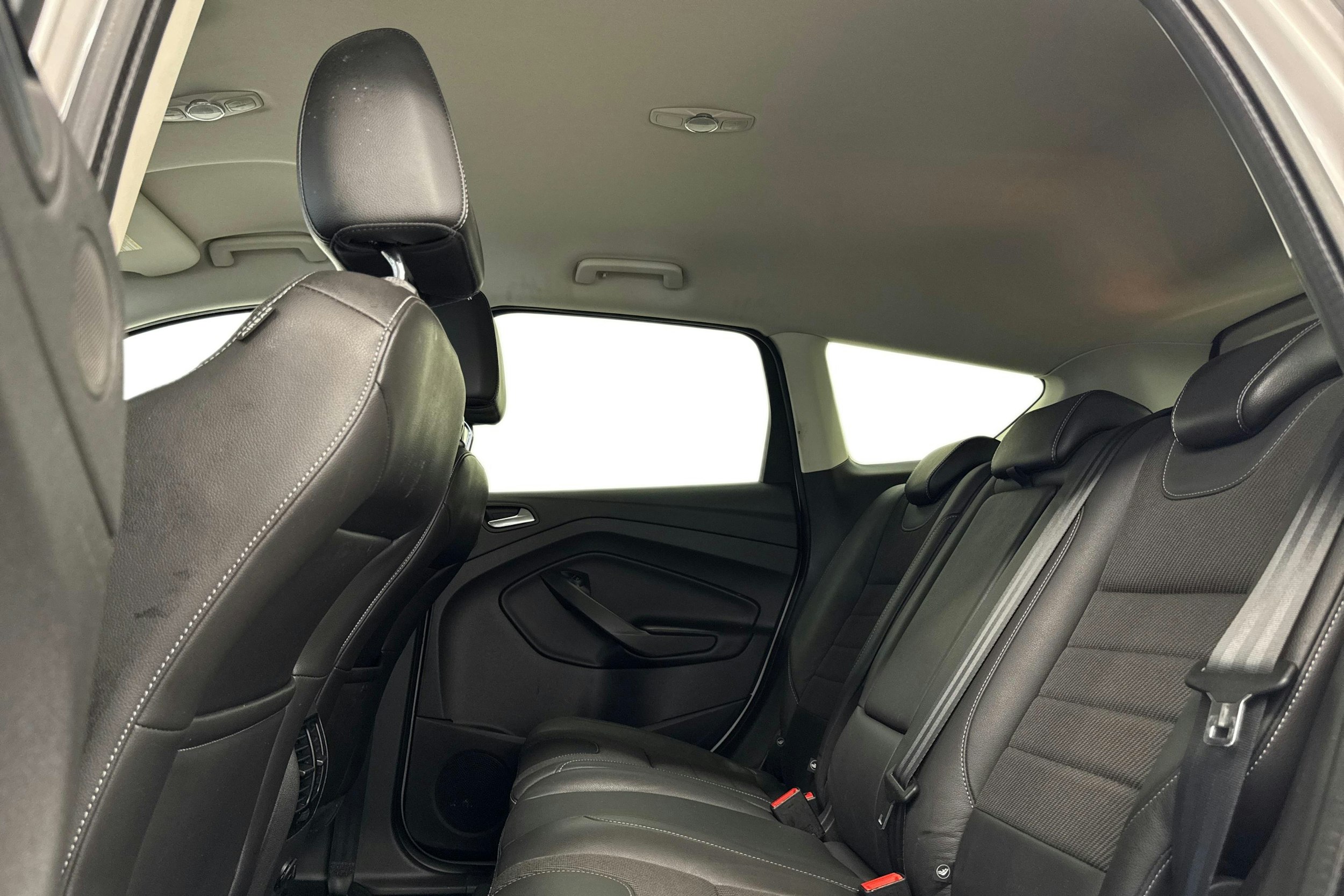 valkoinen Ford Kuga 2014 kuva 10.