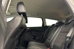 valkoinen Ford Kuga 2014 kuva 10.