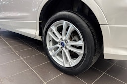 valkoinen Ford Kuga 2014 kuva 13.