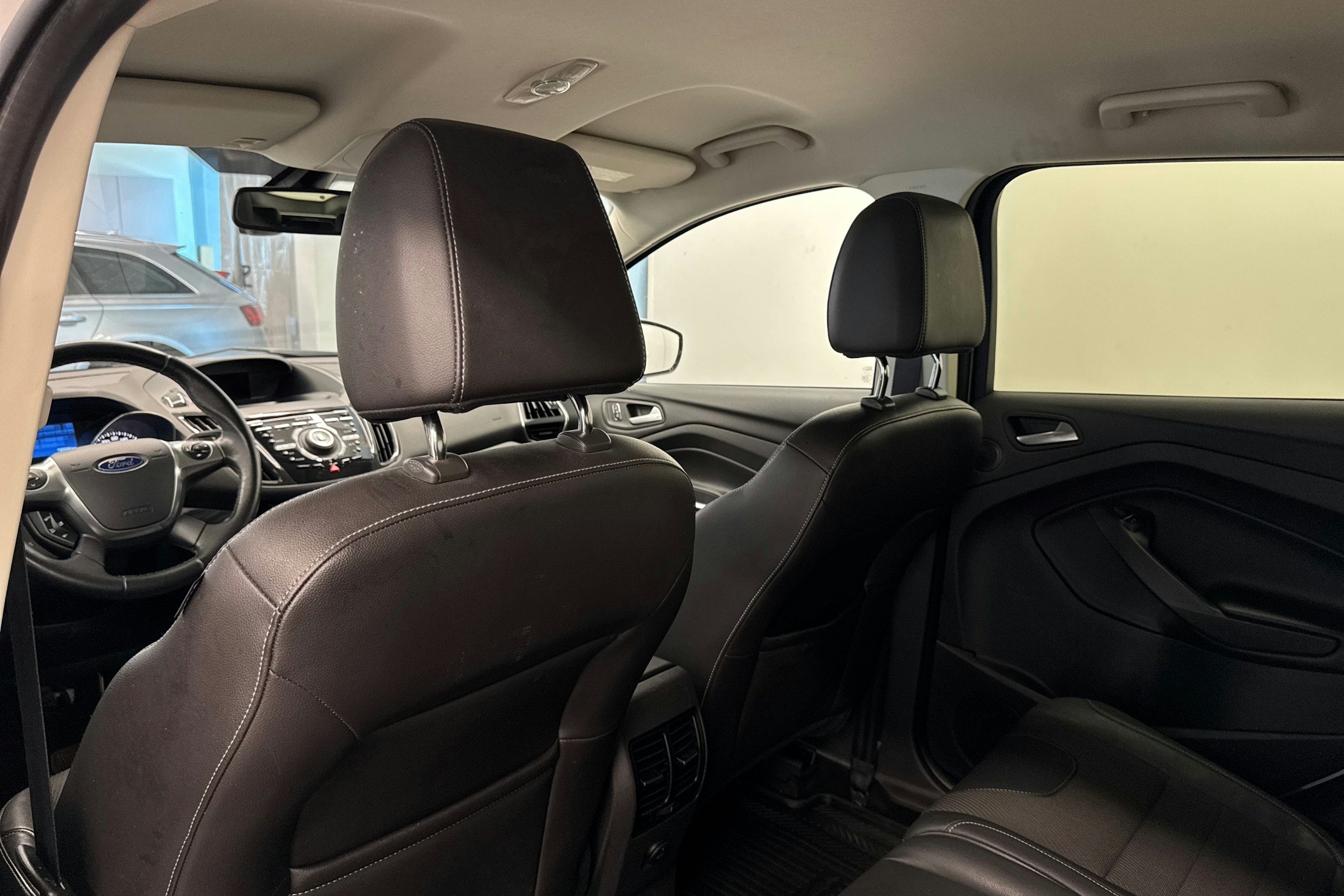 valkoinen Ford Kuga 2014 kuva 14.